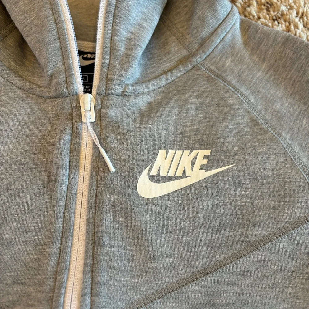 Nike Tech Jacket - Picture 3 of 6